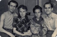 Молодая семья Дроздовых с соседями по квартире семьёй Винерчук (г. Львов, 13 июня 1948 г.). 